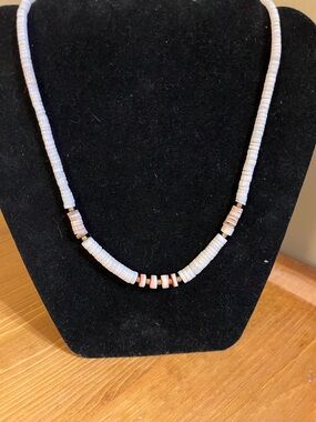 Vtg shell necklace beach wear variegated coral & brown color barrel closure 16”